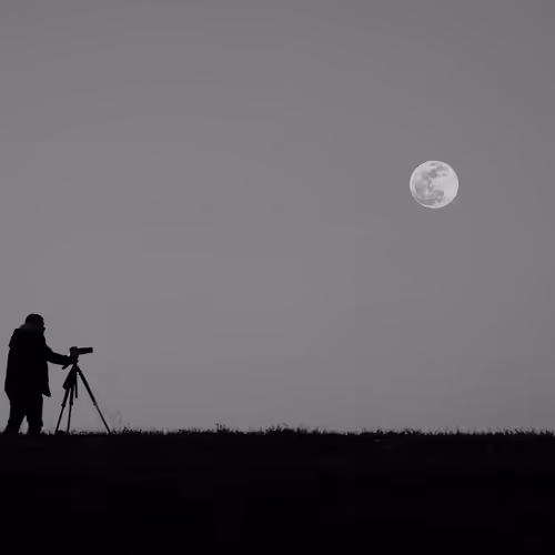 Taking a photo of the moon ????