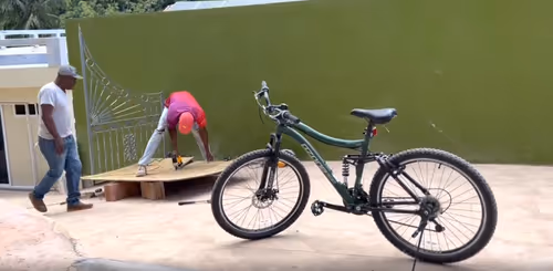 Item #51582083121382664754572266337257696728237193355148908677881965574864855105554 Media