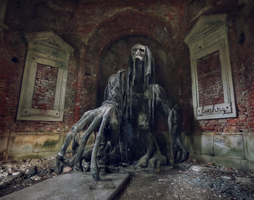 Item #115580021056458323249970483924019338162436996338766547048195908552434225512449 Media