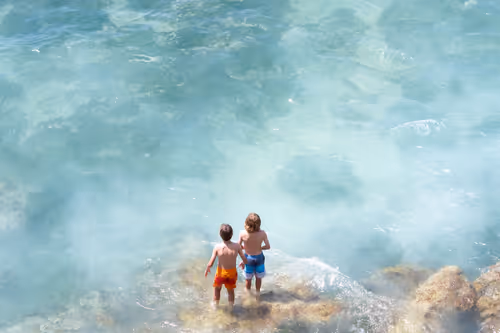 Item #113106517295801719263541253605561877557080643982296006819616818956394546855937 Media