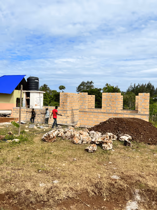 Item #56530305856873044538432398284863534629258124797706589154643470585780424933377 Media