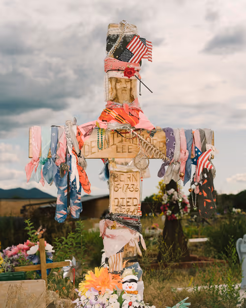 Item #109806160763287269054445930967436506393505317545733357915234866673153784938497 Media