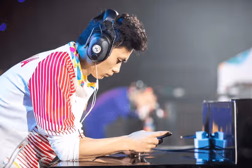 Item #31098318325281114860991136783643507123087180216684389854009121054215588806657 Media