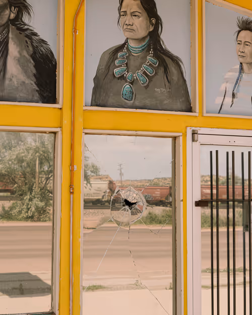 Item #109806160763287269054445930967436506393505317545733357915234866672054273310721 Media