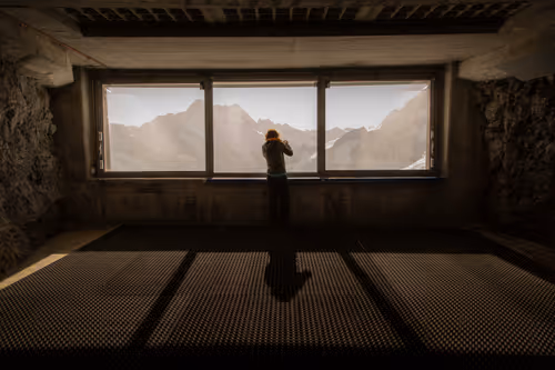 Item #74560649326607298578853393268143794665781666052470848563380919808867585490945 Media