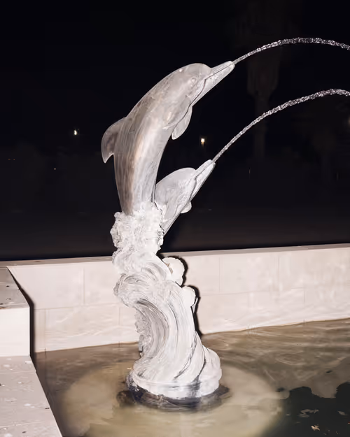 Item #109806160763287269054445930967436506393505317545733357915234866662158668660737 Media