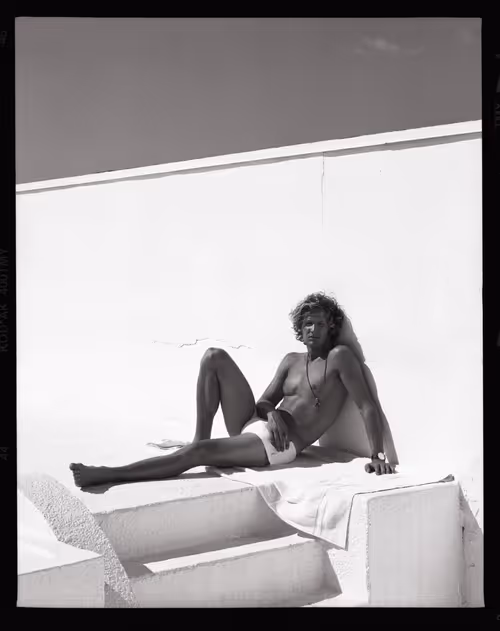 Item #92164906620106145587468133804147833328318986001025781549215792757310691999745 Media