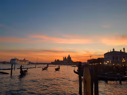 Item #33261409280827848890636833313665954217119010705453802455397167723968613842952 Media