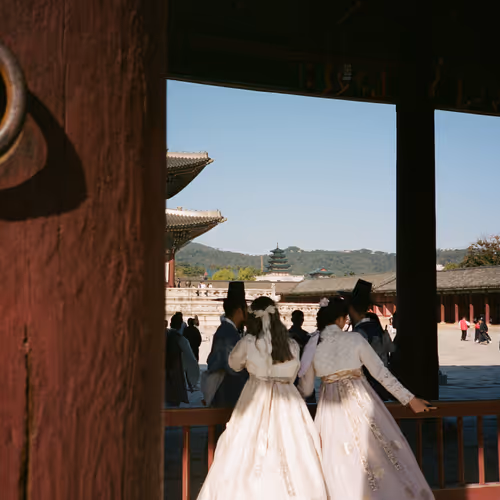A SUNNY DAY IN SEOUL