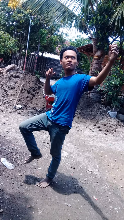 Item #439049340968981866709079485805570550088941763084455559998262978770007752705 Media