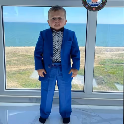 Item #10531240786917548224898635287693052285348729385778404003744191092305648680961 Media