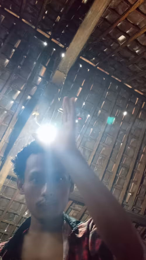 Item #439049340968981866709079485805570550088941763084455559998263050238263558145 Media