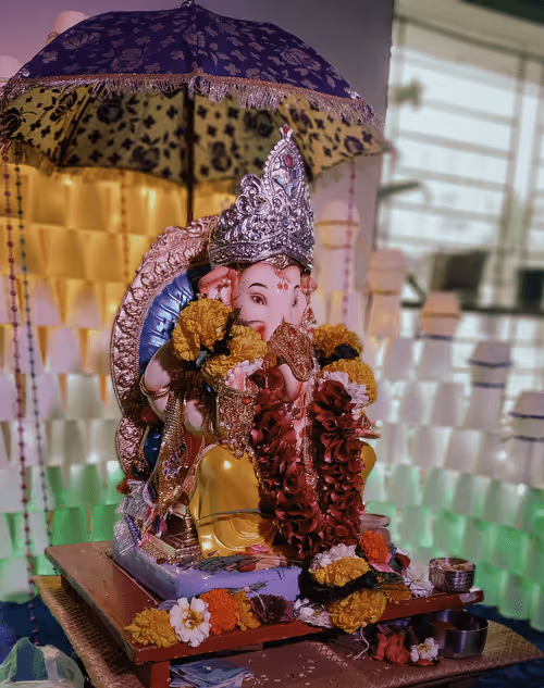 Item #39916610678052500138596211548792698776473563312308341193271399245635892805633 Media