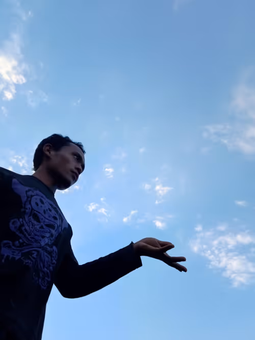 Item #439049340968981866709079485805570550088941763084455559998262991964147286017 Media