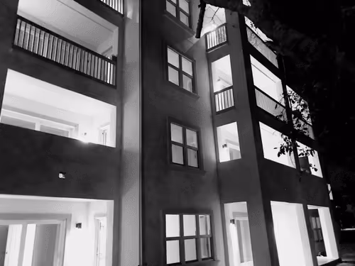 Item #41423174657448755454775180770704774351895892577704630438802697490698344595457 Media