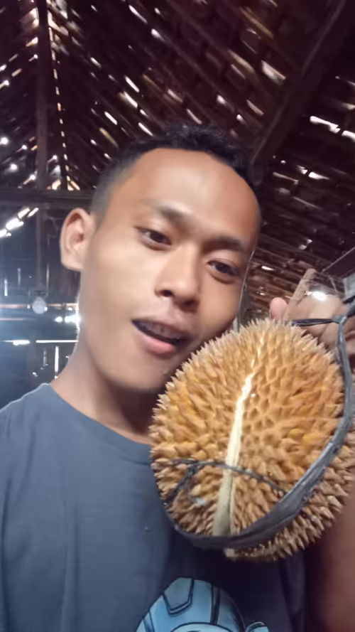 Item #439049340968981866709079485805570550088941763084455559998263165686984474625 Media