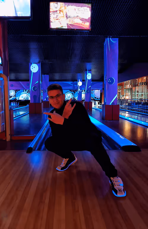 Item #32645730520636889673926603863881379393846355609272893800557743517953700134913 Media