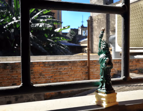 Item #68974856610287891345398477420152131783231641207281089982933452534107760230401 Media