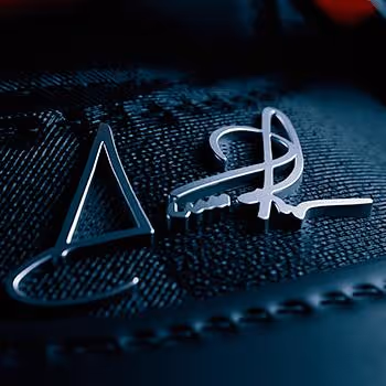 SP33 BG Sneaker Pass Official